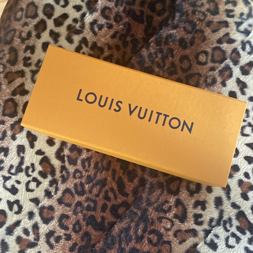 Louis Vuitton Perfume Set of 2 samples comes in LV box - Picture 5 of 7